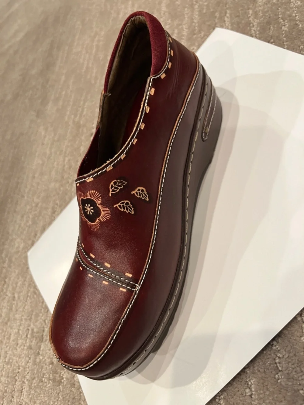 L'ATISTE Brown Leather Slip-On Heels with Embossed Logo excellent condition - Picture 3 of 5